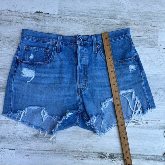 Levi’s 501 Button Fly Jean Short Womens Sz 31 Distressed Destroyed Cutout Denim - Picture 14 of 15